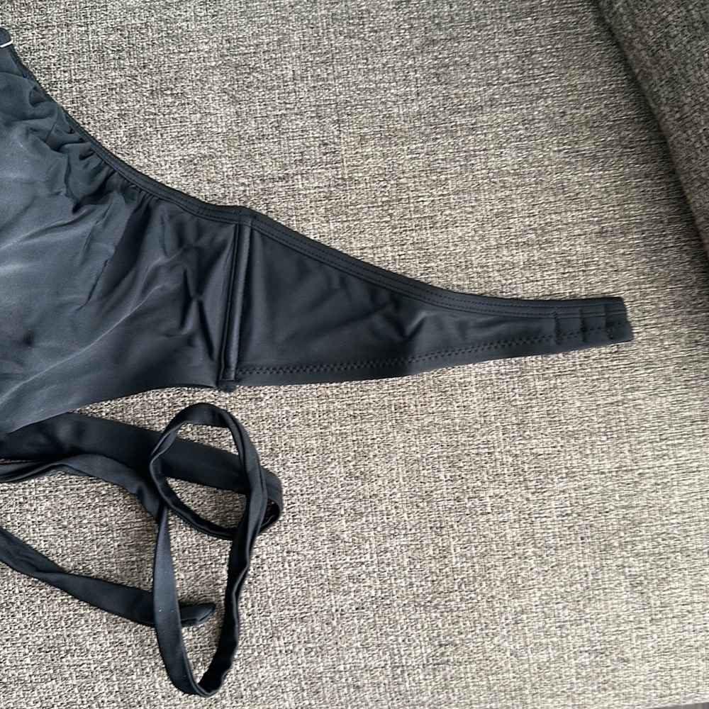 Old Navy Underwire Wrap Bikini Top - Picture 3 of 7